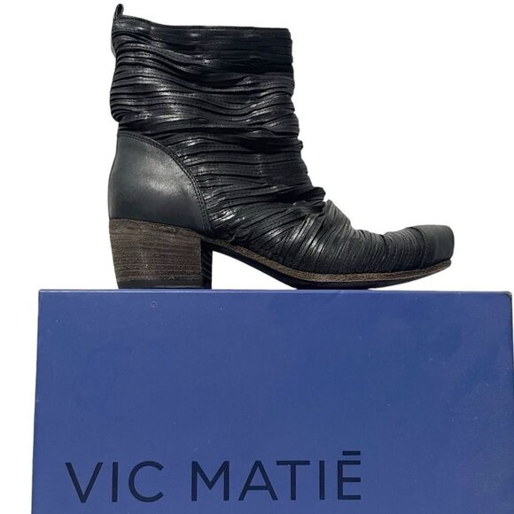 VIC MATIE Logan Leather Slash Cut Booties 37 - Picture 1 of 12